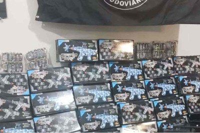 PM encontra carga com quase 40 armas de gel, munição e mais itens sem notas fiscais -  (crédito: PMMG/Divulgação)