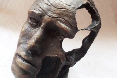 Detalhe de escultura do artista português Mario Tolda -  (crédito: Reprodução)