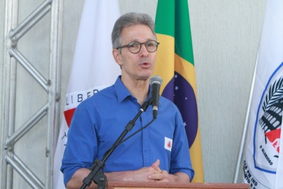 O governador Romeu Zema está querendo conceder trechos de rodovias para iniciativa privada, o que prevê a instalação de 13 praças de pedágio -  (crédito: Edésio Ferreira/EM/D.A Press)