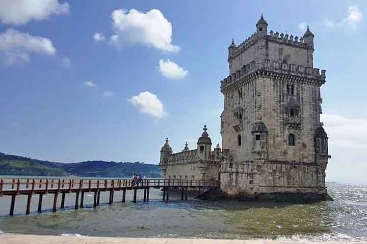 A Torre de Belém, oficialmente de São Vicente, é uma fortificação localizada na freguesia da cidade, concelho e distrito de Lisboa, em Portugal. 