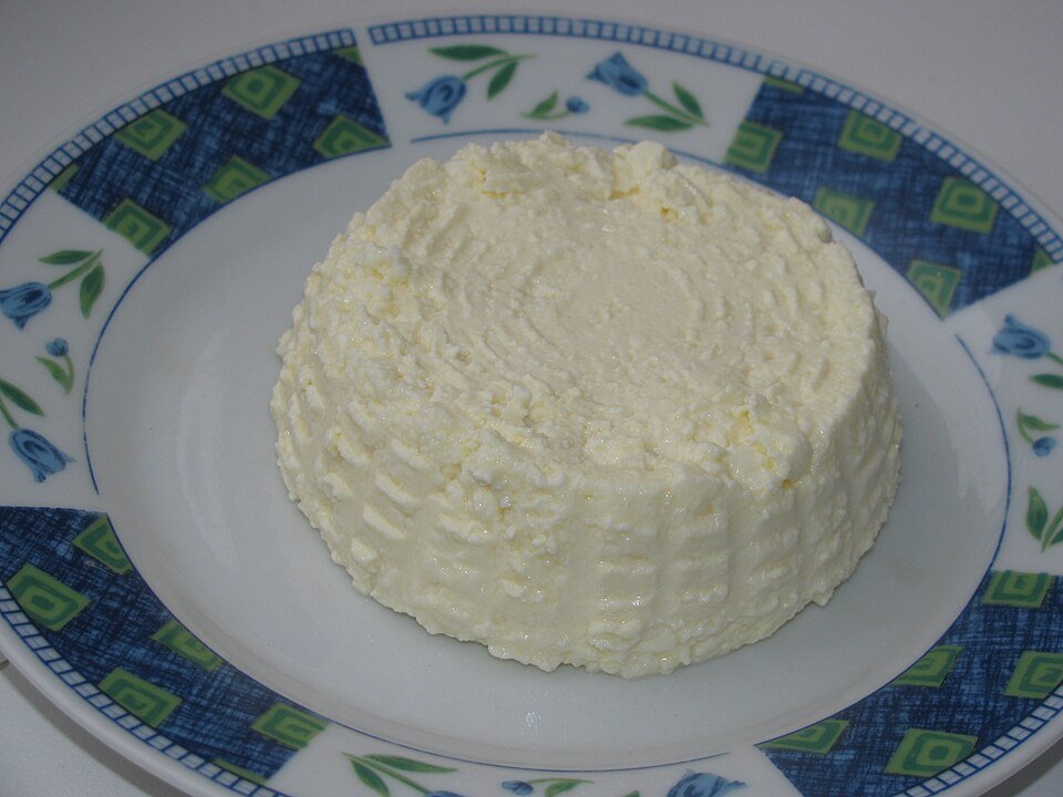 Afinal, eles são produzidos a partir de leite desnatado ou com baixo teor de gordura, e são uma alternativa saudável para quem busca reduzir a ingestão de gorduras. 