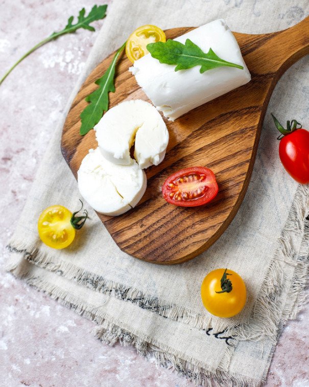Devido ao seu alto teor de cálcio e fósforo, o queijo cottage pode desempenhar um papel importante na manutenção e no fortalecimento da saúde óssea.