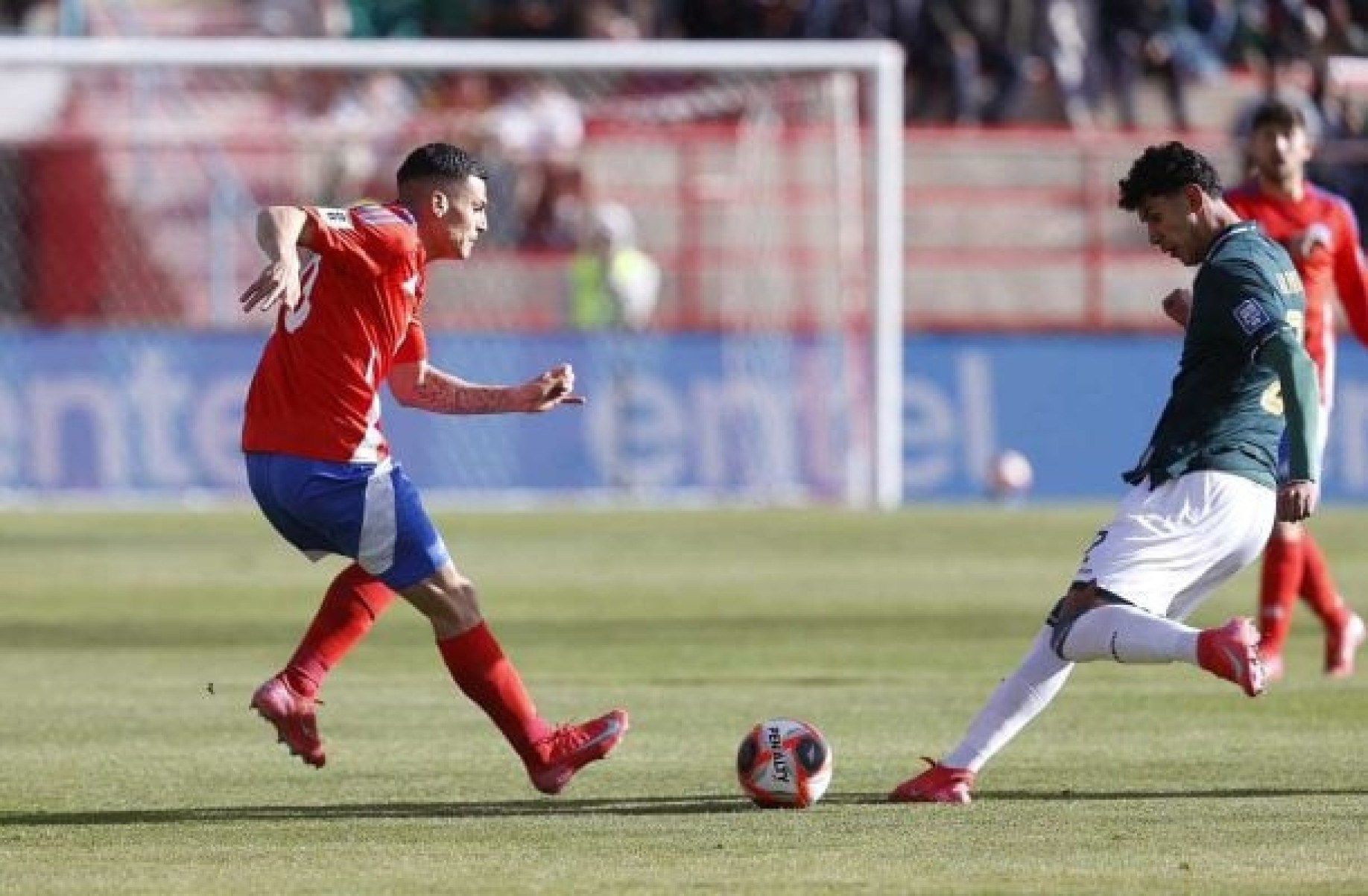 Bolívia vence, tira chances do Chile e segue sonhando com vaga na Copa