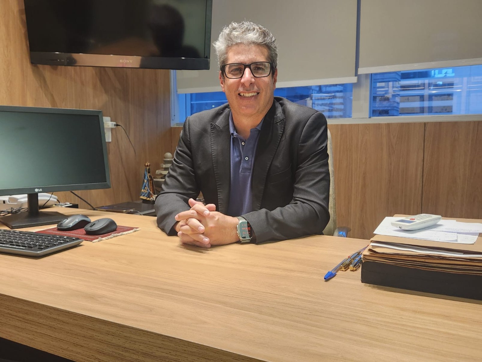 ''Caso o paciente tenha algum ponto de fraqueza ou defeito na parede abdominal, esse conteúdo tende a sair por onde está mais frágil'', explica o presidente da SBH, Gustavo Soares Gustavo Soares, cirurgião-geral