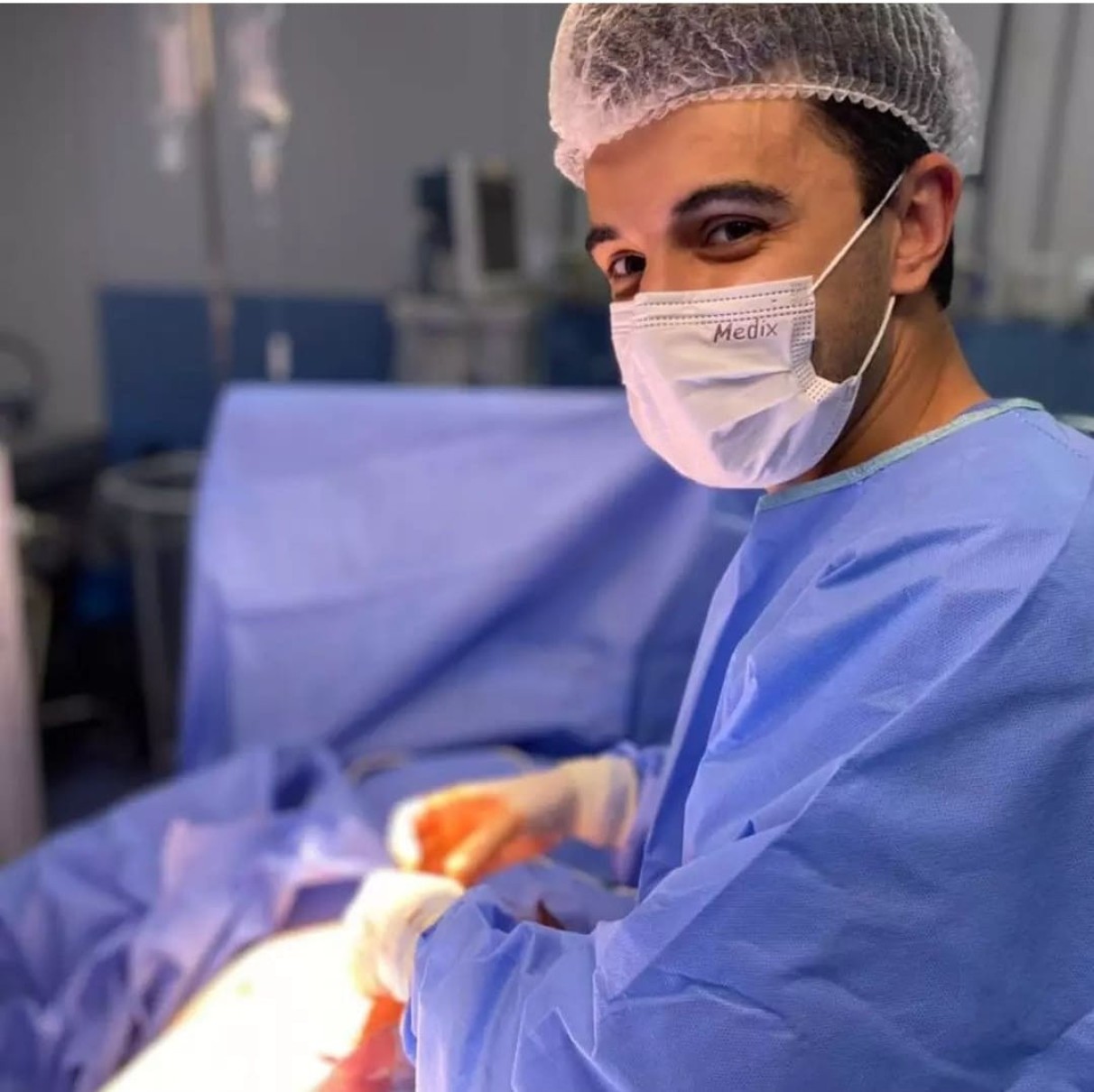 ''A cirurgia de hérnia é amplamente realizada pelo SUS, especialmente nos centros de referência e hospitais de ensino'', diz o cirurgião-geral Matheus Carvalho ''A cirurgia de hérnia é amplamente realizada pelo SUS, especialmente nos centros de referência e hospitais de ensino'', diz o cirurgião-geral Matheus Carvalho