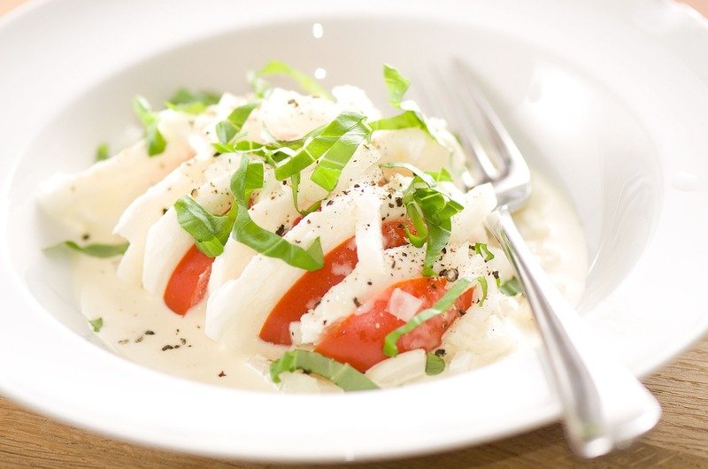 Na década de 1950, a Muçarela de Búfala ganhou reconhecimento internacional, com a popularização da culinária italiana no cinema. Com a Segunda Guerra, sofreu uma breve interrupção na produção, mas se tornou, em seguida, uma forte iguaria na Itália.