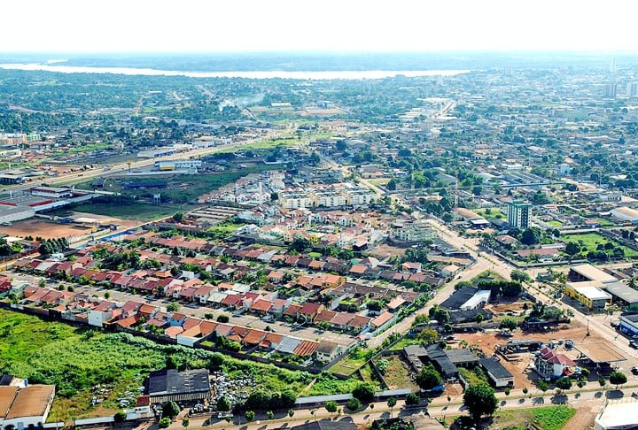 Em relação ao Brasil, o relatório destacou que o nível de PM2.5 quadruplicou em estados como Acre e Rondônia (foto) em 2024 por conta dos incêndios florestais que atingiram a Floresta Amazônica. 