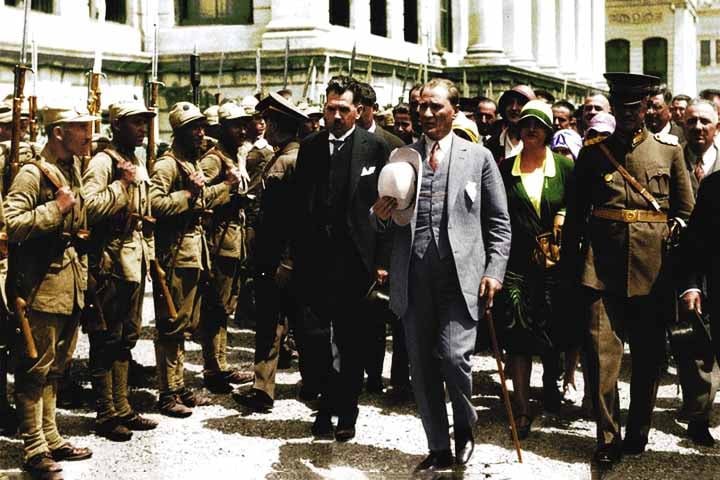 Atatürk escolheu Ancara como a capital por sua localização estratégica e por simbolizar a nova era da Turquia, afastada do passado otomano.-Domínio Público/Wikimédia Commons