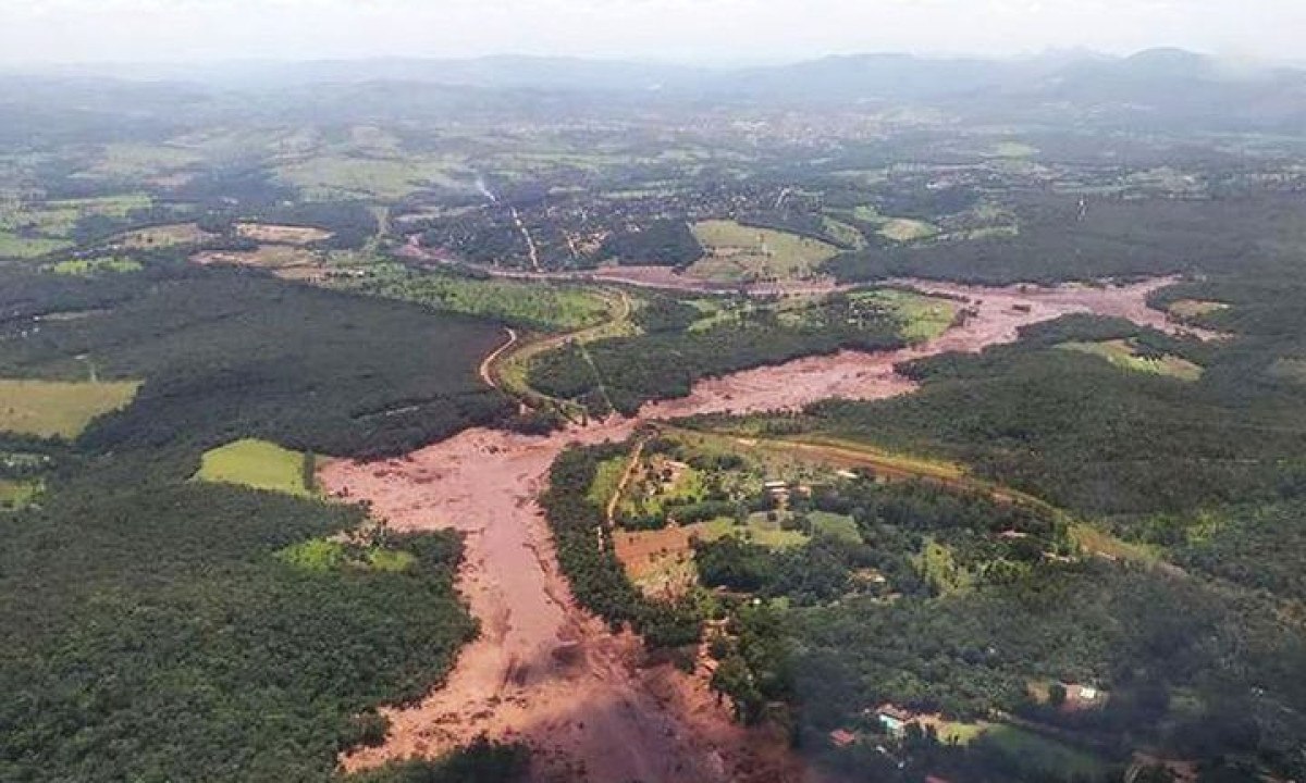 25 de janeiro de 2019 - Rompimento da barragem de Brumadinho (MG). Ao todo, 272 pessoas morreram em decorrência da tragédia. - (crédito: Divulgação/Corpo de Bombeiros de Minas Gerais)
