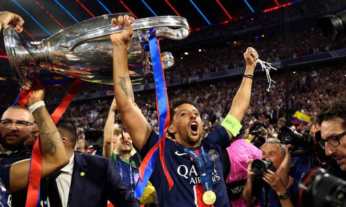 Com o zagueiro Marquinhos como um de seus pilares, o Paris Saint-Germain chega aos EUA embalado pela conquista inédita da Liga dos Campeões da Europa, em 31 de maio - (crédito: FRANCK FIFE / AFP) Com o zagueiro Marquinhos como um de seus pilares, o Paris Saint-Germain chega aos EUA embalado pela conquista inédita da Liga dos Campeões da Europa, em 31 de maio - (crédito: FRANCK FIFE / AFP)