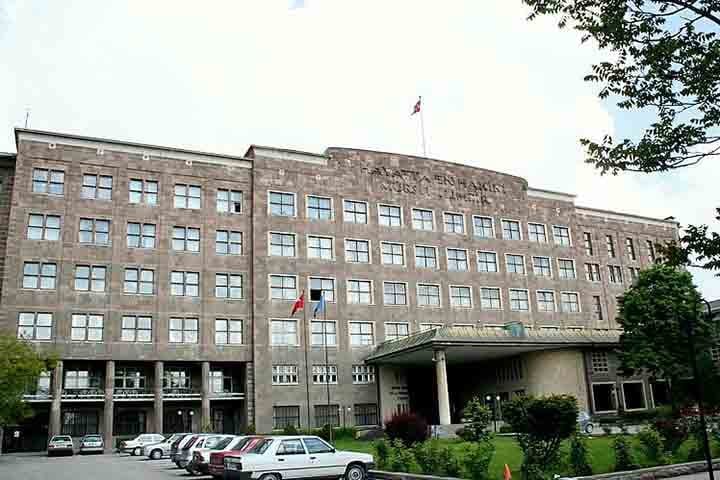 Ancara também abriga várias instituições culturais e educacionais de renome, como a Universidade de Ancara (foto) e a Universidade Bilkent.- Hüseyin Avni Yazýcý/Wikimédia Commons