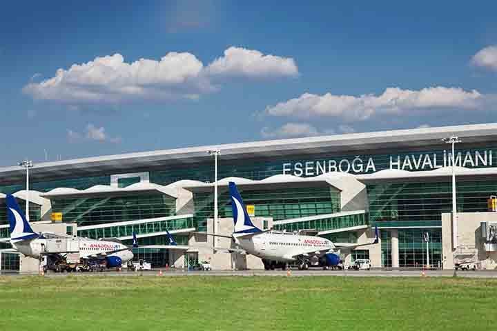 A cidade também é um centro de transporte crucial, servindo como ponto de conexão entre diferentes regiões do país, facilitado por uma extensa rede de rodovias, ferrovias e o Aeroporto Internacional de Esenbo?a.- Divulgação