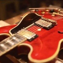 Itens de famosos que foram a leilão e renderam muito dinheiro - Reprodução