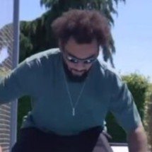 Ex-lateral Marcelo se aventura no skate, e Rayssa Leal reage - No Ataque Internacional