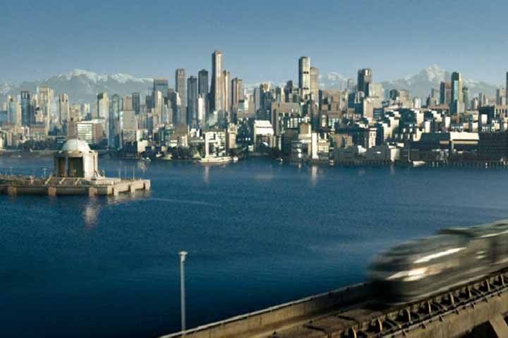 Panem é um estado soberano e uma república constitucional democrática estabelecido algum tempo após uma série de desastres ecológicos e um conflito global ter provocado o colapso da civilização moderna. Capital é a grande metrópole da franquia "Jogos Vorazes."