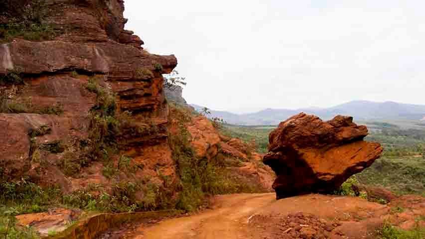 O silêncio é real, o ar é puro, e tudo parece fluir com calma. E sobre o frio constante? Pode até ser um exagero dos locais, mas quem se importa? Em Lavras Novas, até o frio é acolhedor.- Flickr Viviane S Carvalho