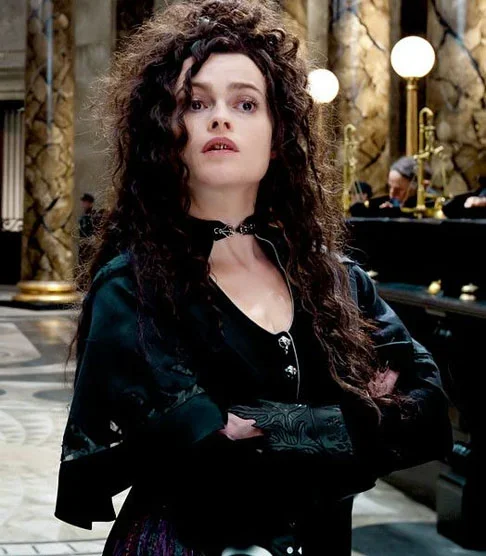 Bellatrix Lestrange (Helena Bonham Carter) – Seguidora fanática de Voldemort e extremamente cruel. Sádica e fiel à causa das trevas, comete algumas das piores atrocidades da saga.