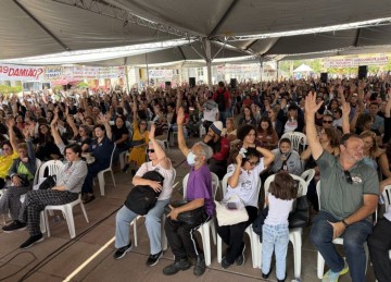 Assembleia Geral decide pela continuidade da greve diante da ausência de avanços na proposta salarial da PBH -  (crédito: Sind-Rede/BH)