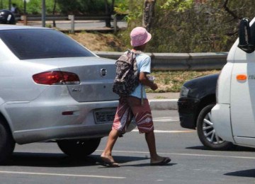 Em Belo Horizonte, cenas de crianças trabalhando com comércio ambulante nas ruas são comuns -  (crédito: Paulo Filgueiras/EM/D.A Press - outubro/2012)