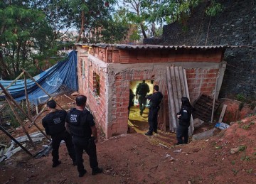 Agentes da Polícia Civil estão na região do Morro das Pedras, na regional Oeste de Belo Horizonte, para o cumprimento de nove mandados -  (crédito: PCMG/Divulgação)