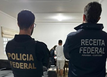Agentes da Polícia Federal e Receita Federal cumprem quatro mandados de busca na cidade de Andradas, no Sul de Minas -  (crédito: PF/Divulgação)