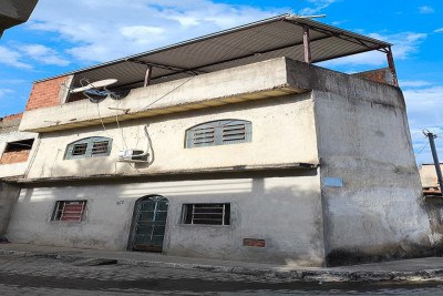 Homem mantinha ex-companheira e a filha em cárcere privado, em Governador Valadares, e as ameaçava de morte -  (crédito: PMMG/Divulgação)