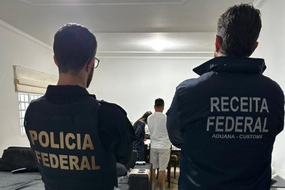 Agentes da Polícia Federal e Receita Federal cumprem quatro mandados de busca na cidade de Andradas, no Sul de Minas -  (crédito: PF/Divulgação)