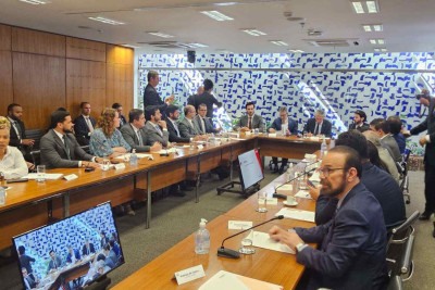 Zema foi acompanhado de outras autoridades mineiras articular a derrubada dos Propag com a bancada estadual de deputados federais -  (crédito: Assessoria Zé Silva/Divulgação)