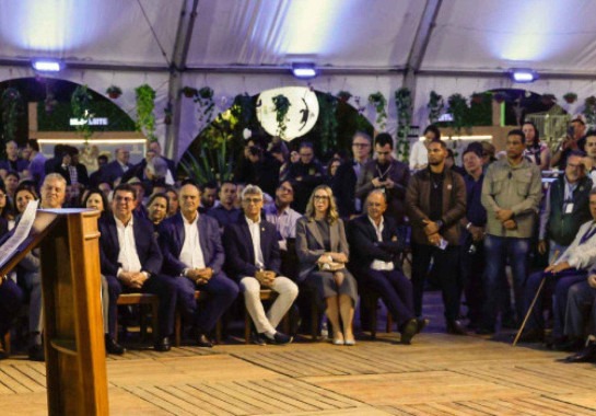 Zema promete dispensar licenciamento para propriedades de até mil hectares