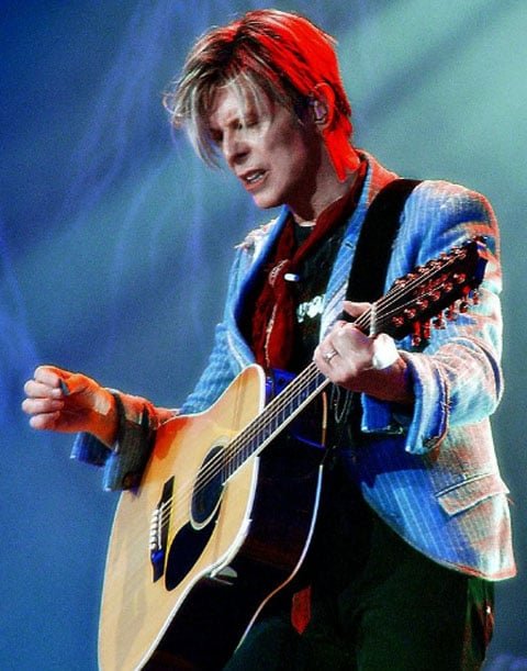 Em janeiro de 2022, por exemplo, os direitos de todas as obras do cantor David Bowie foram vendidos para a Warner Chappell Music por US$ 250 milhões (cerca de R$ 1,4 bilhão, na cotação atual).