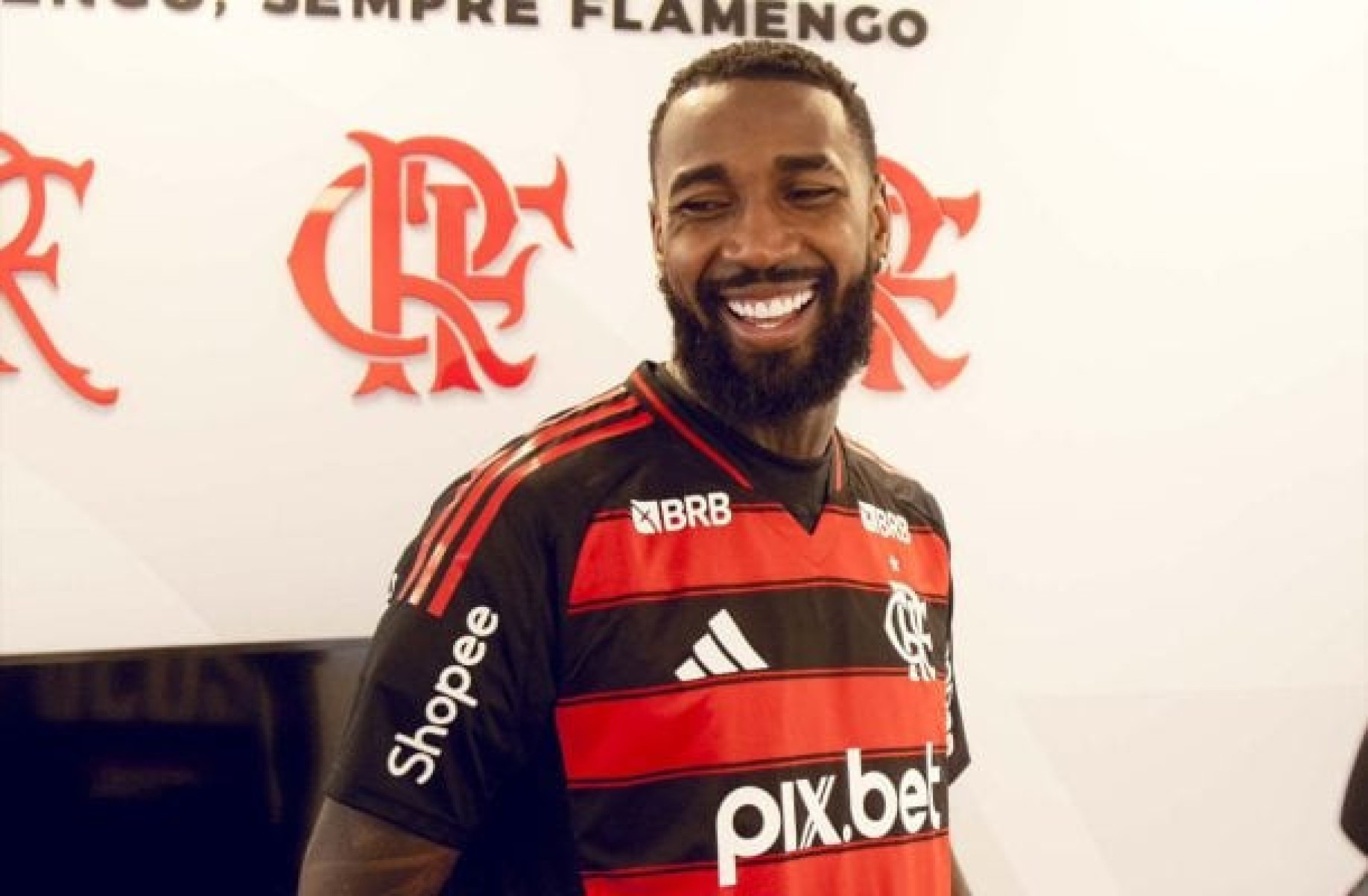 ‘Tem que jogar’ ou ‘não faz sentido’? Rubro-negros divergem sobre ida de Gerson aos EUA
