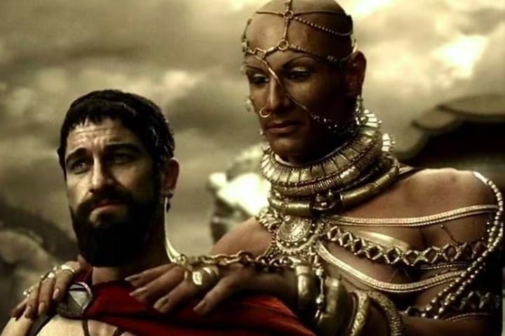No entanto, foi sua atuação como o rei persa Xerxes no épico "300" (2006) que o consolidou como um nome forte no cinema internacional. 