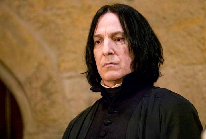 Severo Snape (Alan Rickman) – Professor de Poções e mestre das ambigüidades. Inicialmente hostil com Harry, revela-se um dos personagens mais complexos e trágicos da história.
