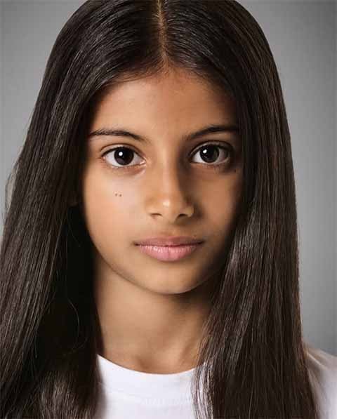 A HBO defende que a escalação passou por testes abertos e sensibilidade cultural, enquanto especialistas lembram que a polêmica ecoa discussões anteriores sobre color-blind casting (seleção de elenco onde a escolha de atores é feita sem levar em conta a cor da pele) em "Os Anéis do Poder".