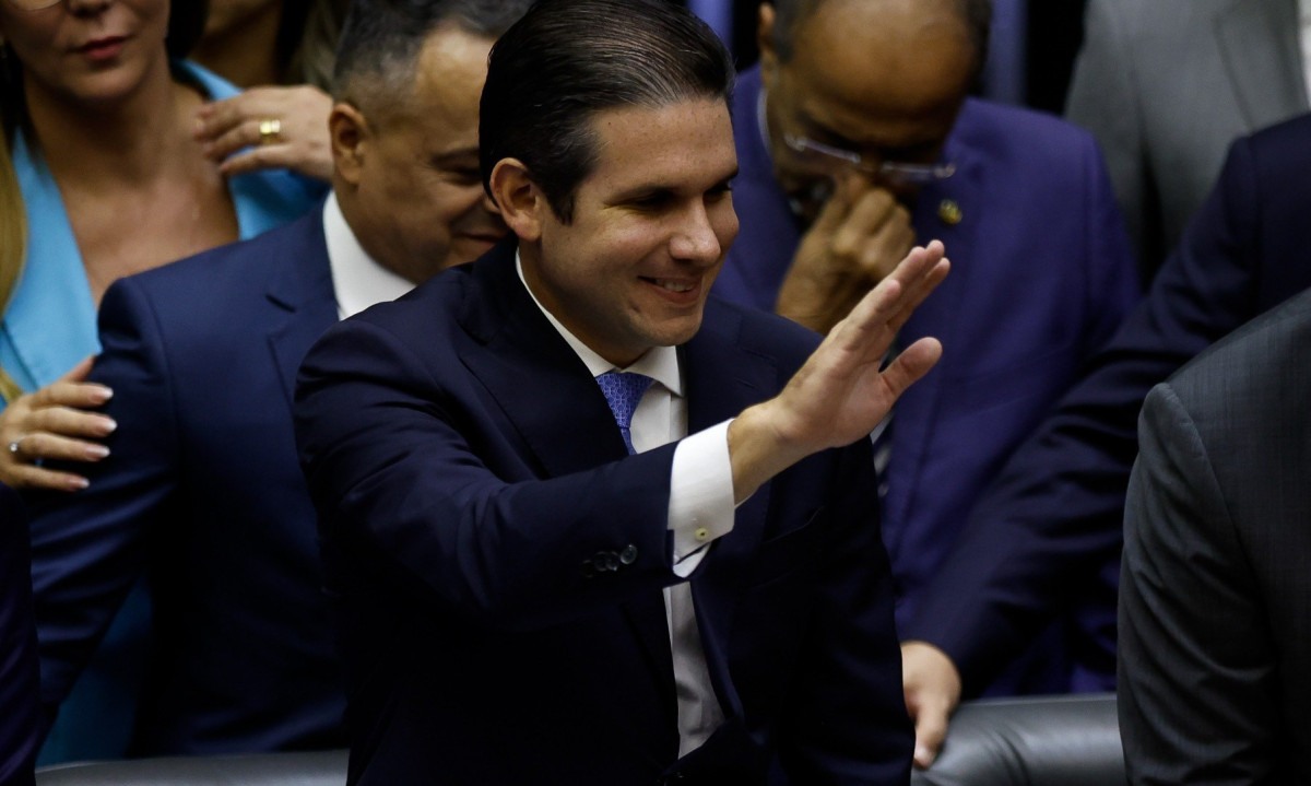 Hugo Motta acena na abertura solene do ano legislativo de 2025, em fevereiro ado -  (crédito:  Pedro Ladeira/Folhapress)