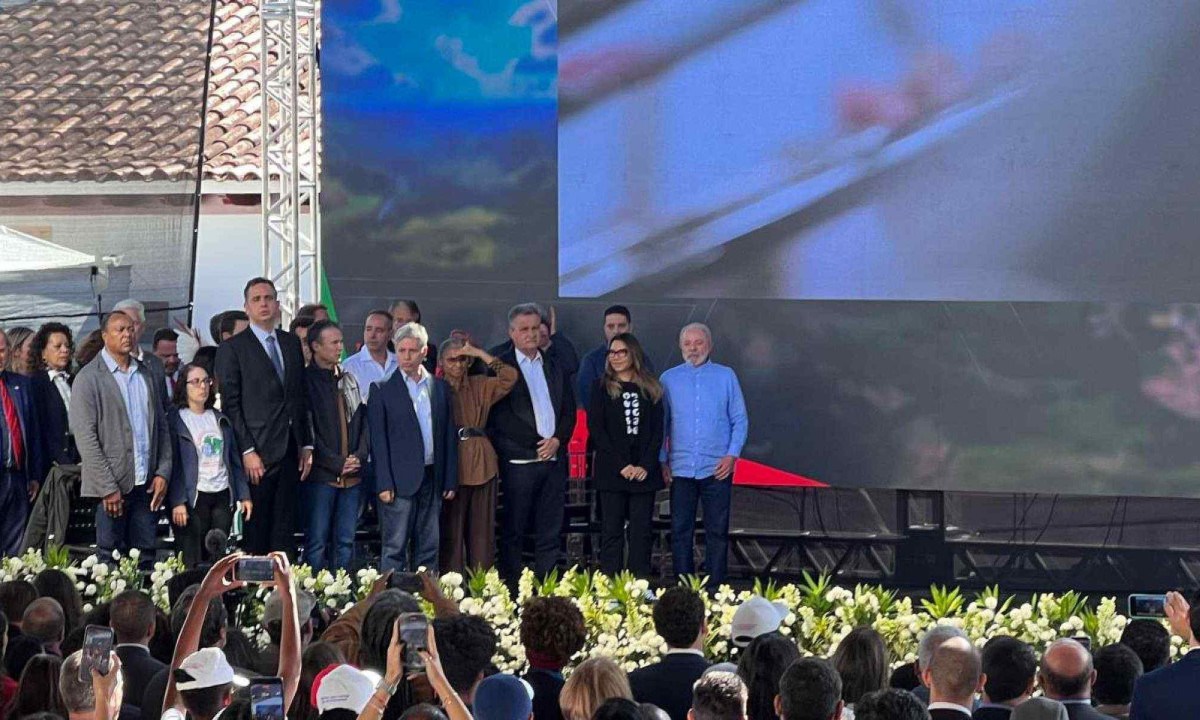 Presidente Lula vai &agrave; cerim&ocirc;nia em Mariana, na Regi&atilde;o Central de Minas Gerais, para an&uacute;ncio de obras e investimentos na &aacute;rea da sa&uacute;de, educa&ccedil;&atilde;o e transfer&ecirc;ncia de renda -  (crédito: Ed&eacute;sio Ferreira/EM/D.A Press)