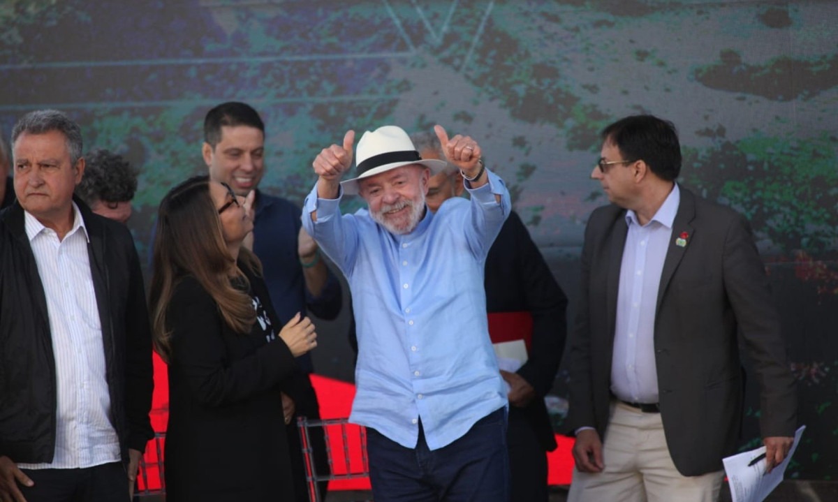 Presidente Lula participa de cerimônia de anúncio de obras e investimentos com recursos do novo Acordo Rio Doce para atingidos pelo rompimento da barragem do Fundão -  (crédito: Edésio Ferreira/EM/D.A Press)