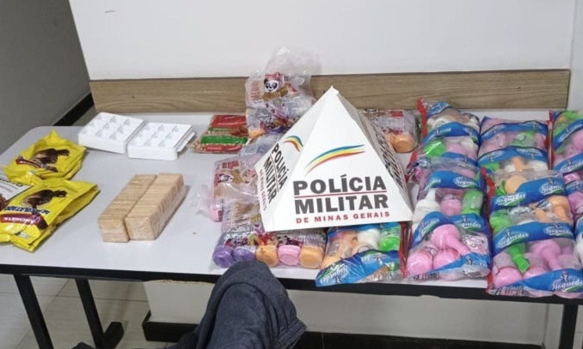 Material furtado em creche foi recuperado com trio de suspeito -  (crédito: PMMG/Divulgação)