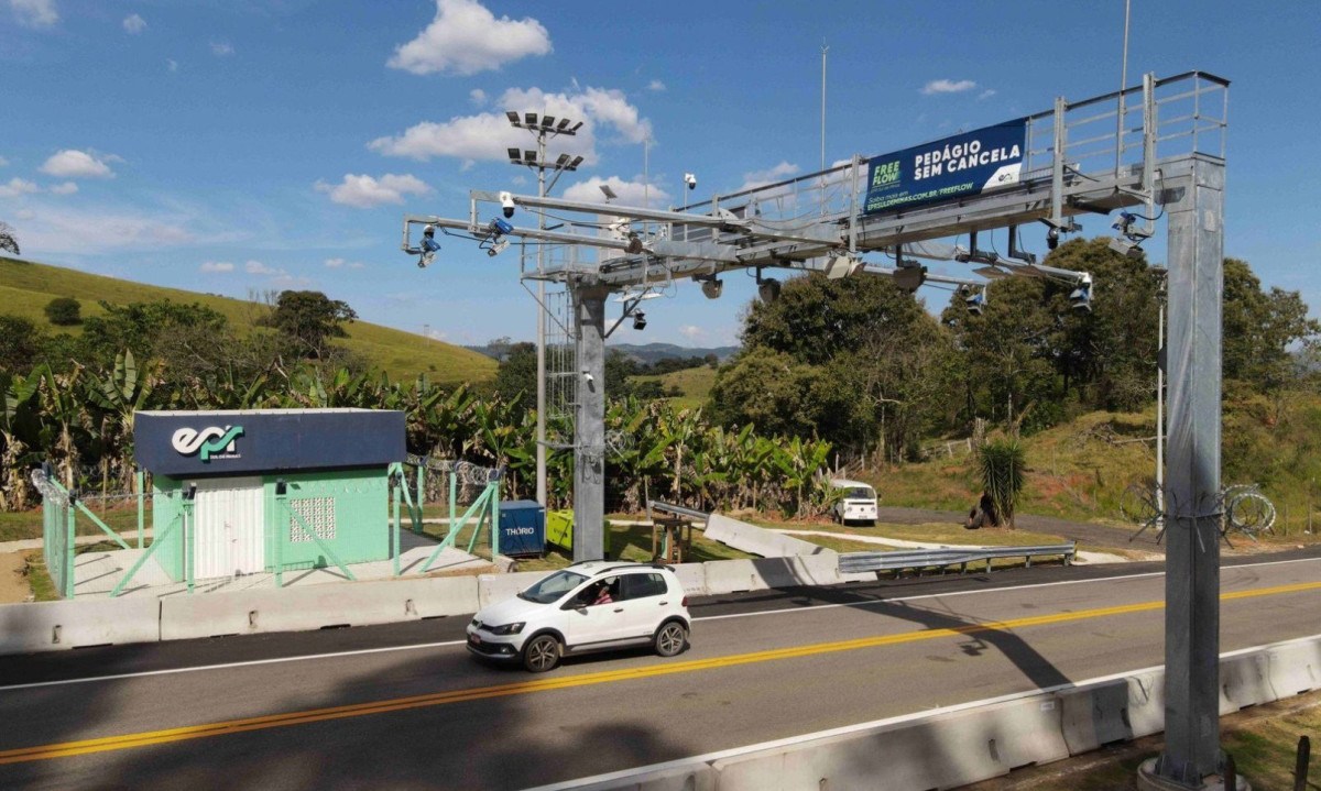 O condutor que a pelo sistema Free Flow tem até 30 dias para fazer o pagamento. Depois disso, caso o valor não seja quitado, o motorista é multado e recebe cinco pontos na CNH -  (crédito: EPR Sul de Minas)