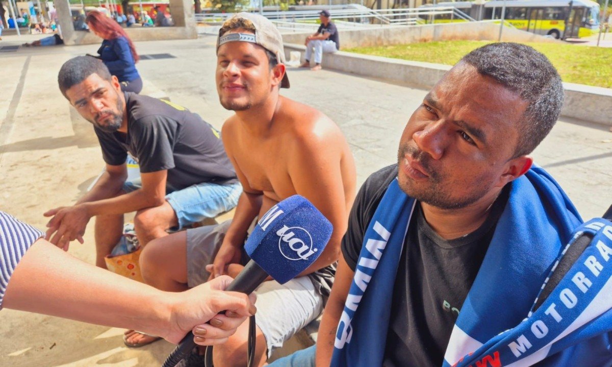Prefeitura de BH distribuiu cobertores para pessoas em situação de rua se protegerem do frio