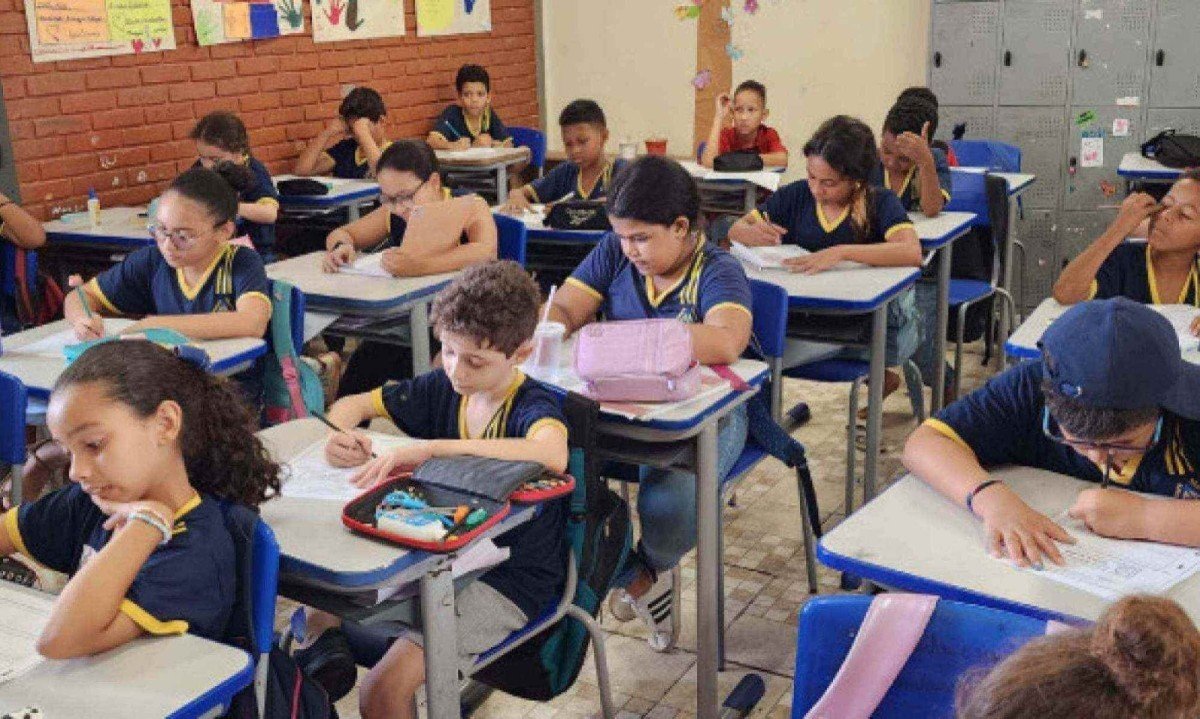 Publicação orienta escolas sobre acolhimento, registro e encaminhamento de casos, reforçando a rede de proteção de crianças e adolescentes -  (crédito: SEE-MG / Divulgação)