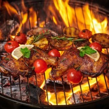 Sal na churrasqueira: truque funciona ou é só mais um mito do churrasco? - O uso de sal na churrasqueira não é um truque milagroso, mas pode sim ajudar em situações específicas do preparo