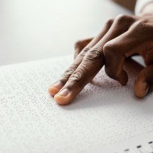Bienal terá lançamento de autores autistas e livro para deficientes visuais - FreePik