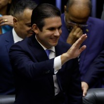 Motta propõe que deputado possa acumular aposentadoria com salário enquanto cobra corte de gastos