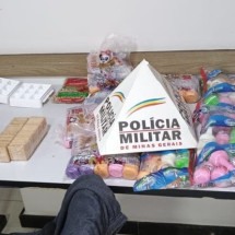 Trio suspeito de furtar iogurtes e biscoitos de creche é detido - PMMG/Divulgação