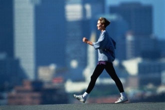 O que é a 'caminhada japonesa' - e ela realmente traz benefícios à saúde?