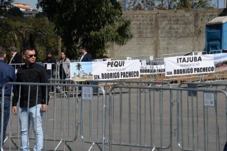 Evento de Lula em Contagem tem faixas agradecendo emendas de Pacheco