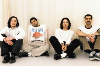 Terno Rei conta bastidores da parceria com Lô Borges em novo disco