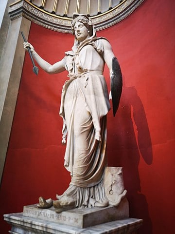 Em 14 de fevereiro era realizado um festival romano chamado Lupercália, celebrando a fertilidade e homenageando Juno (deusa da mulher e casamento - foto) e Pan (deus da natureza).