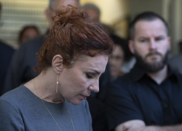  Carla Zambelli, de cabeça baixa, em entrevista coletiva em maio ado -  (crédito:  Nino Cirenza/Ato Press/Folhapress)